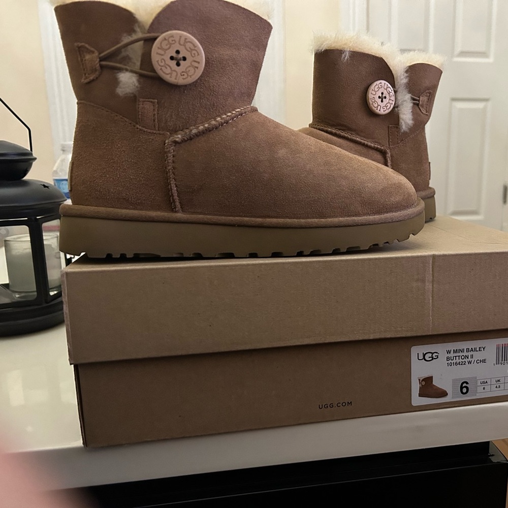 NEW UGG’s Mini Bailey Button II